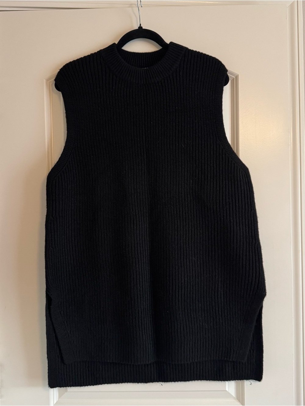 H&M Black Ribbed Knit Vest